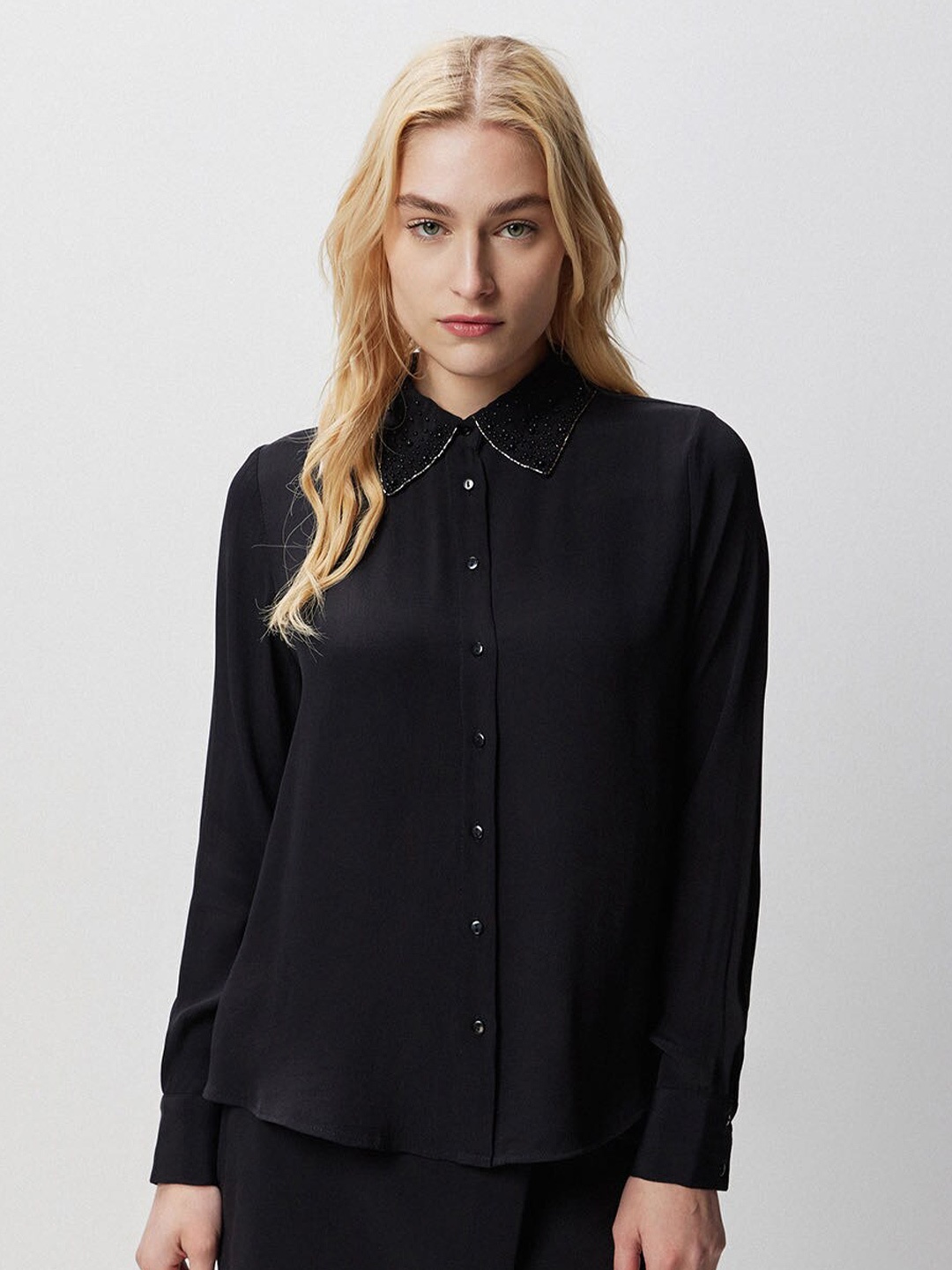 

COVER STORY Black Embellished Shirt Collar Shirt Style Top