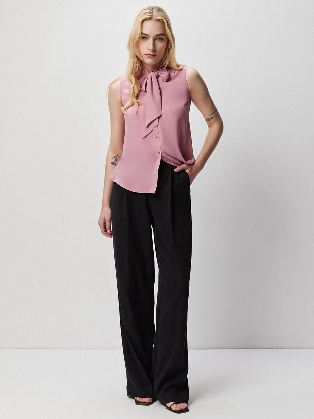 

COVER STORY Pink Tie-Up Neck Shirt Style Top