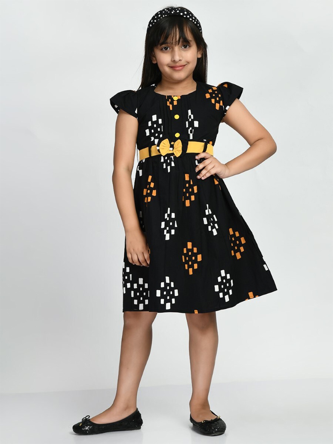 

Bella Moda Girls Geometric Printed Pure Cotton Fit & Flare Dress With Belt, Black