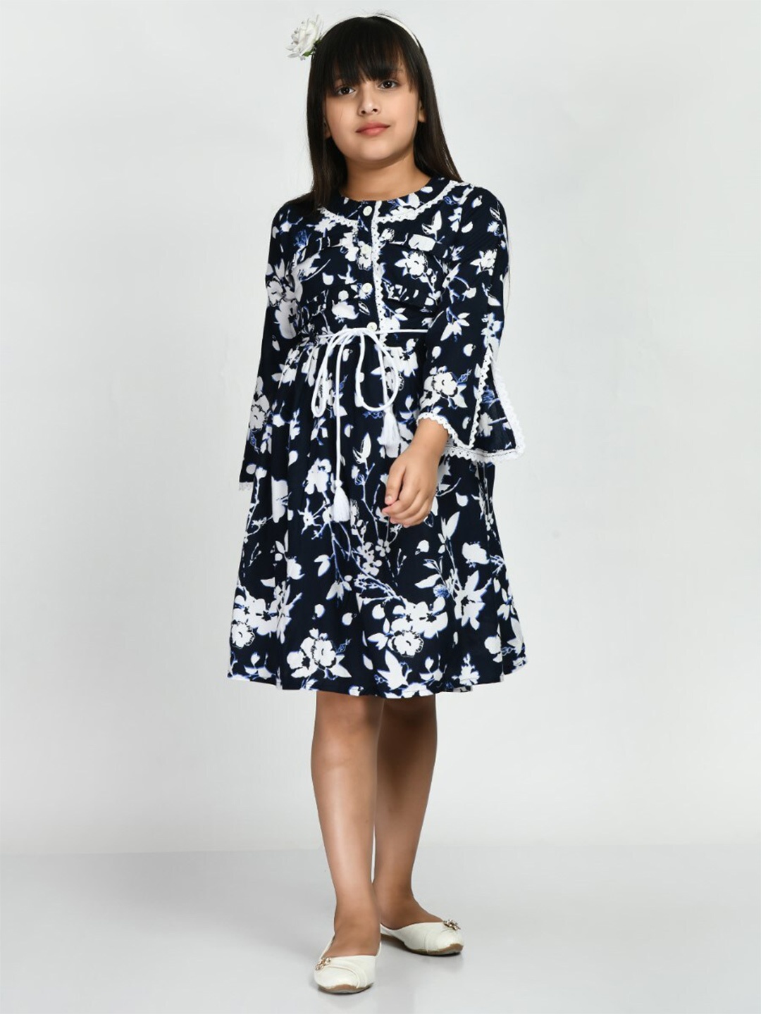 

Bella Moda Girls Floral Printed Flared Sleeves Pure Cotton Fit & Flare Dress, Blue