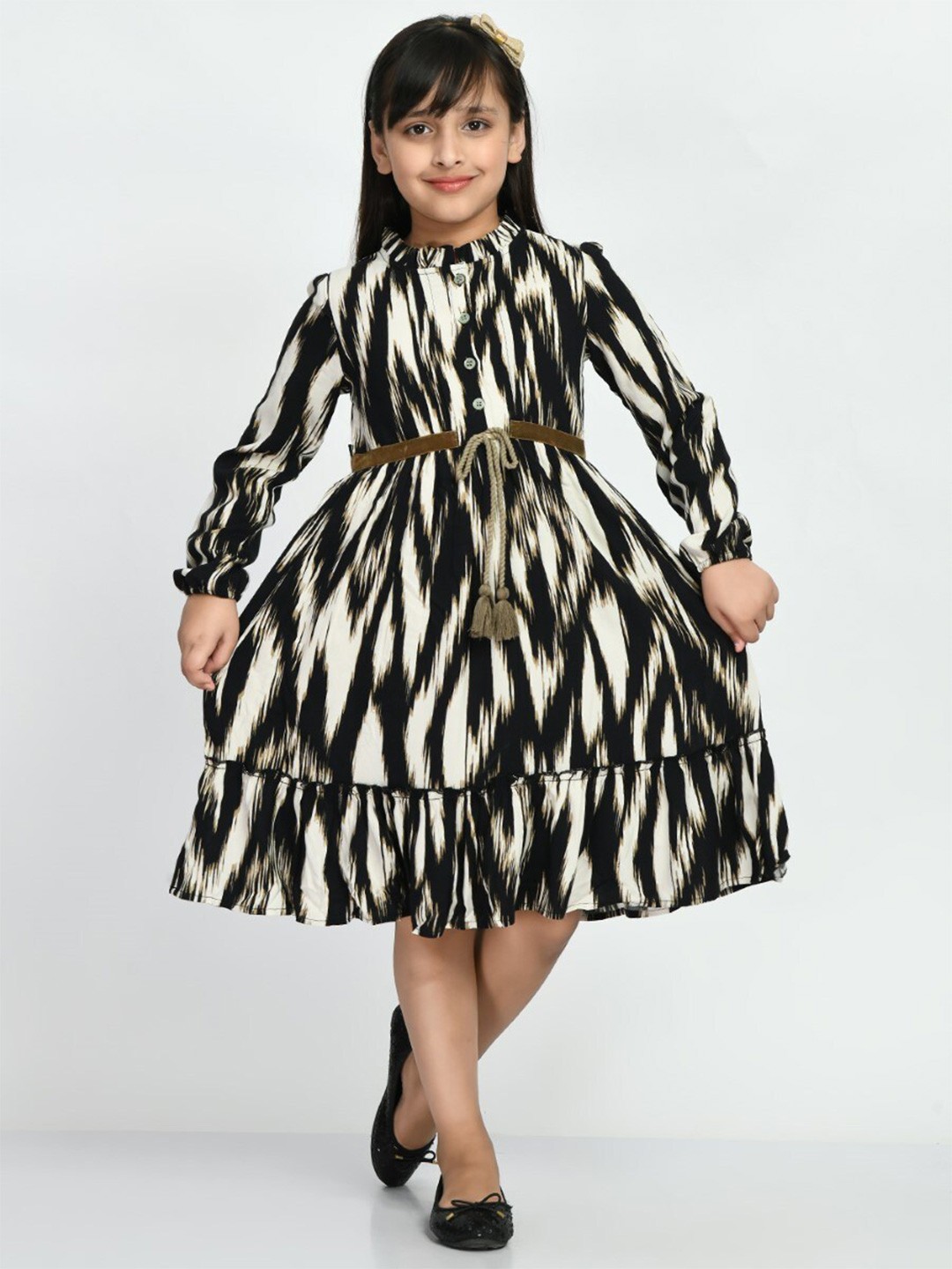 

Bella Moda Girls Abstract Printed Pure Cotton Fit & Flare Dress, Black