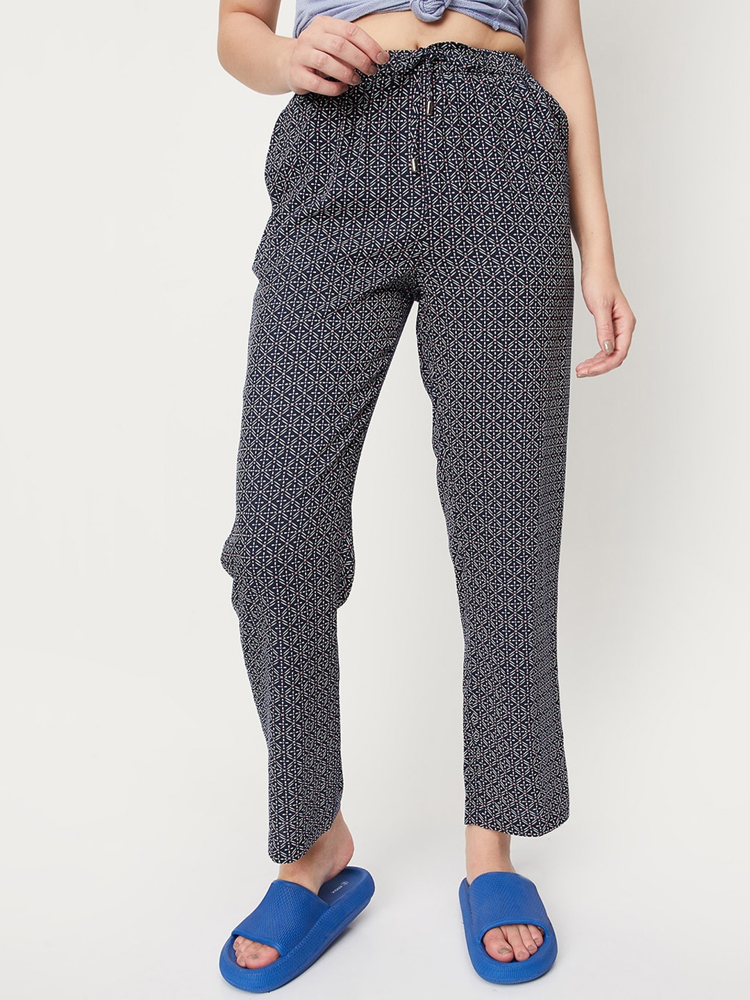 

max Women Black & White Printed Lounge Pants