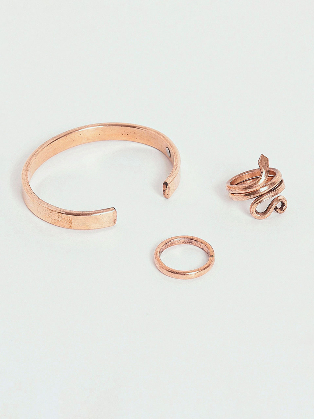 

EL REGALO Set Of 3 Gold-Plated Rings & Bracelet With Engraved Details Jewellery Set