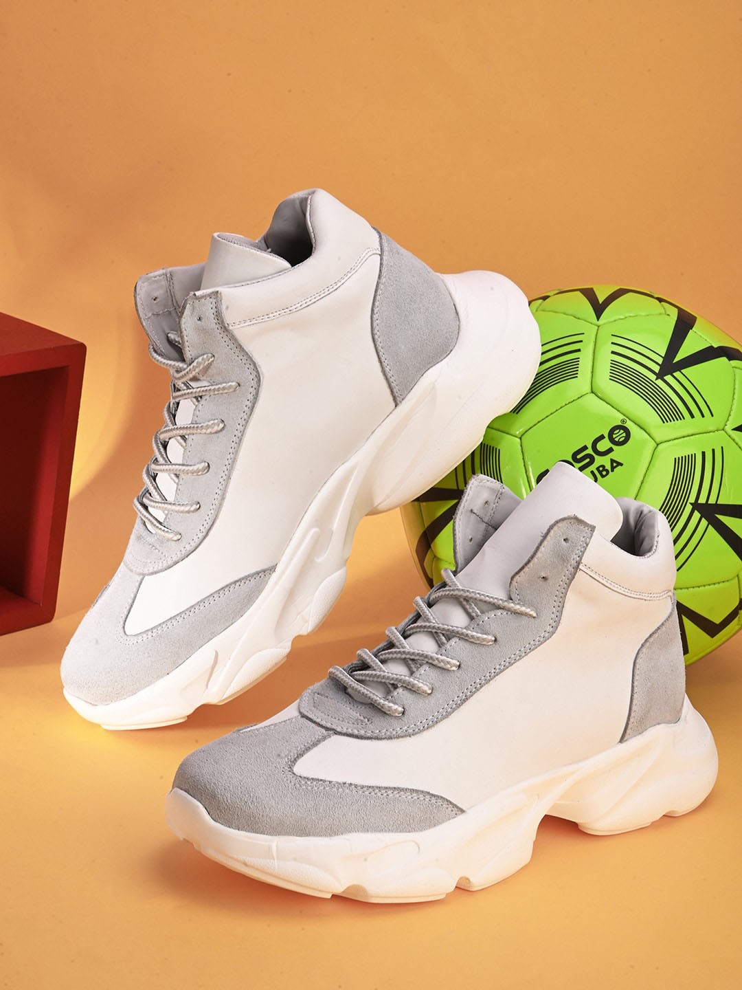 

Fentacia Men Colourblocked Suede High-Top Lightweight Sneakers, White
