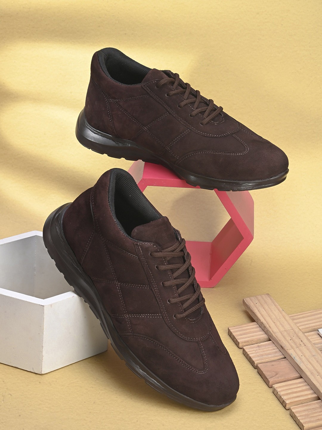 

Fentacia Men Lightweight Suede Sneakers, Brown