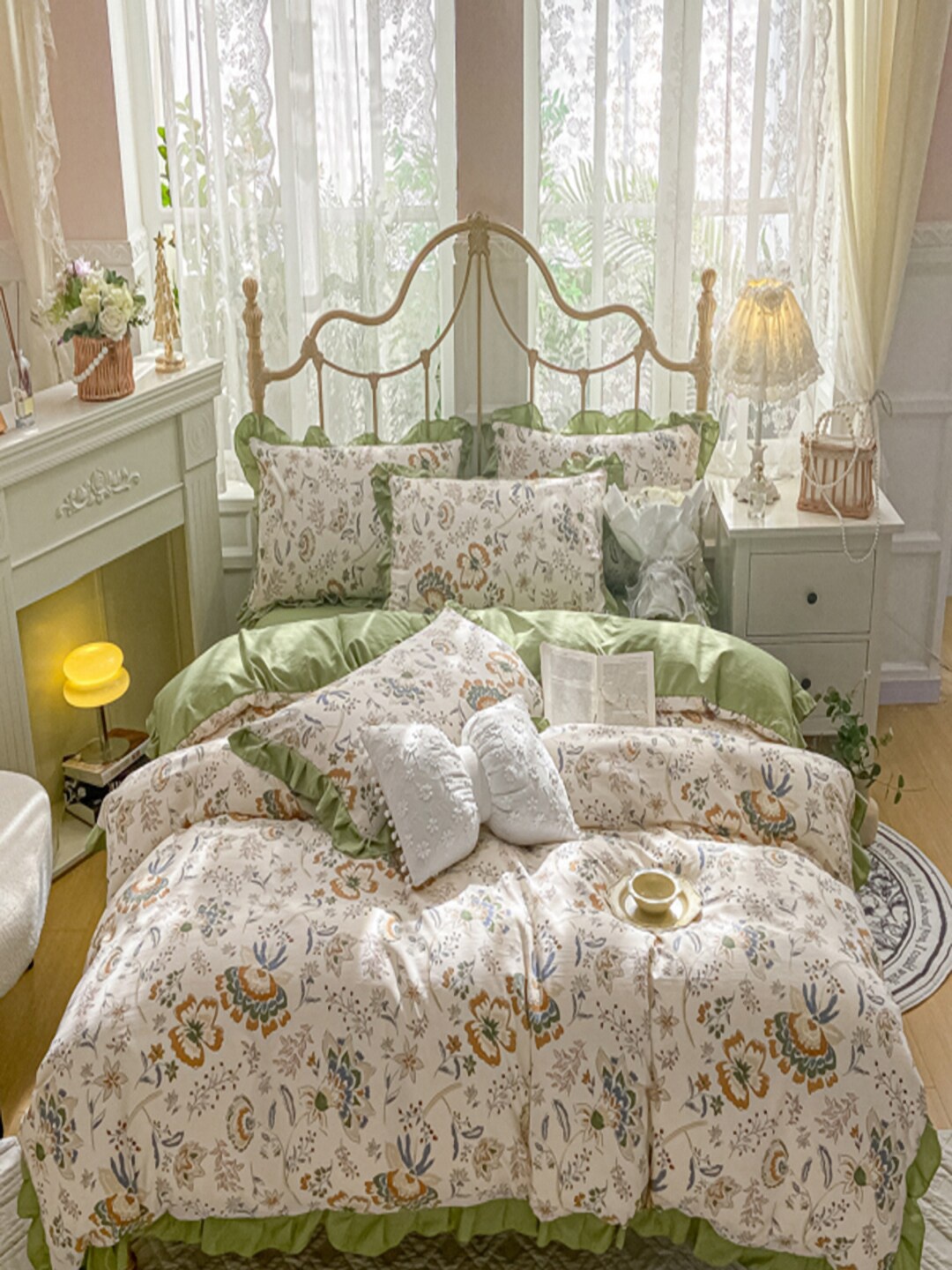 

JC HOME Beige & Green Printed Double King Bedding Set