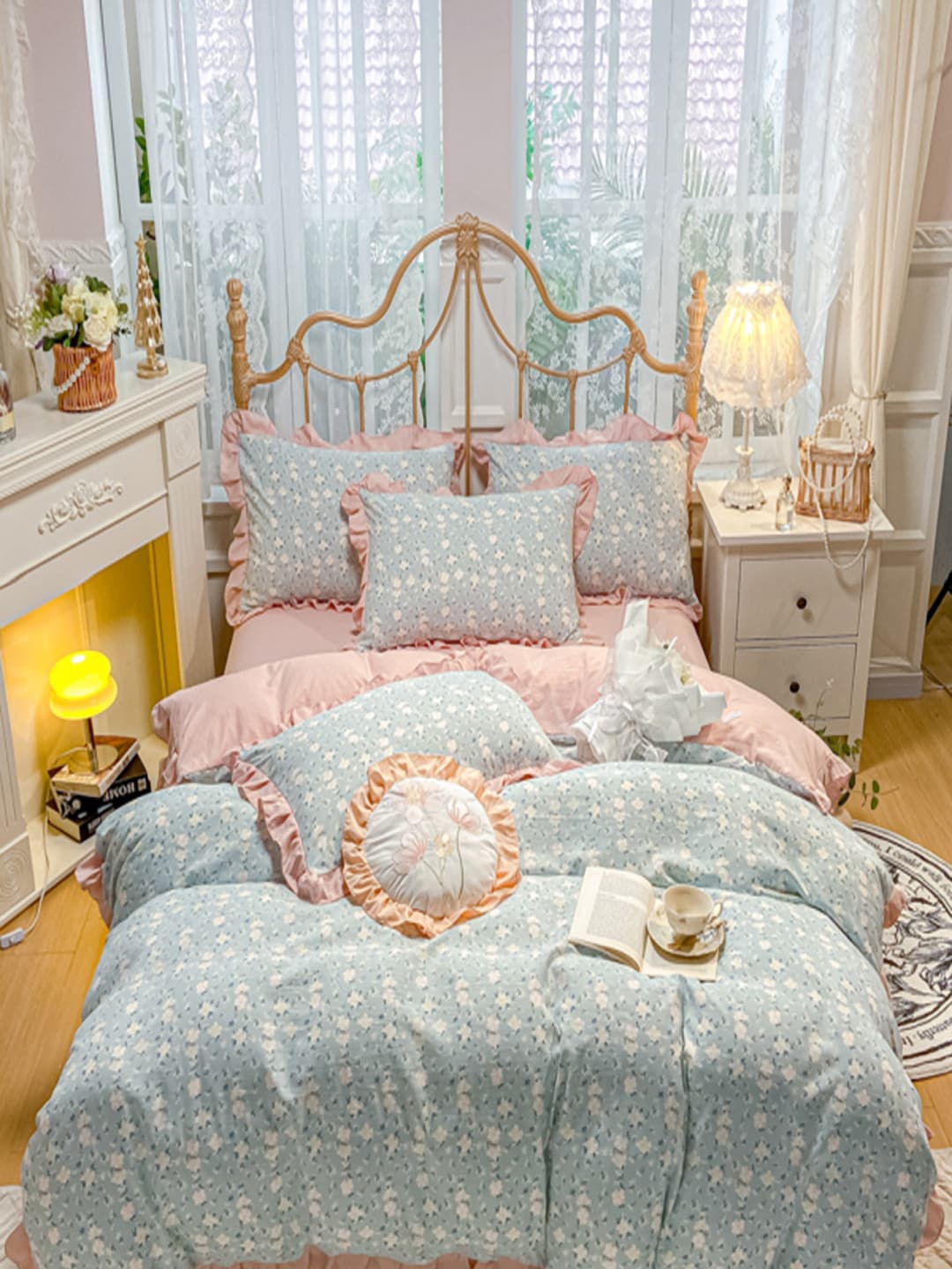 

JC HOME Pink & Blue Printed Double Queen Bedding Set