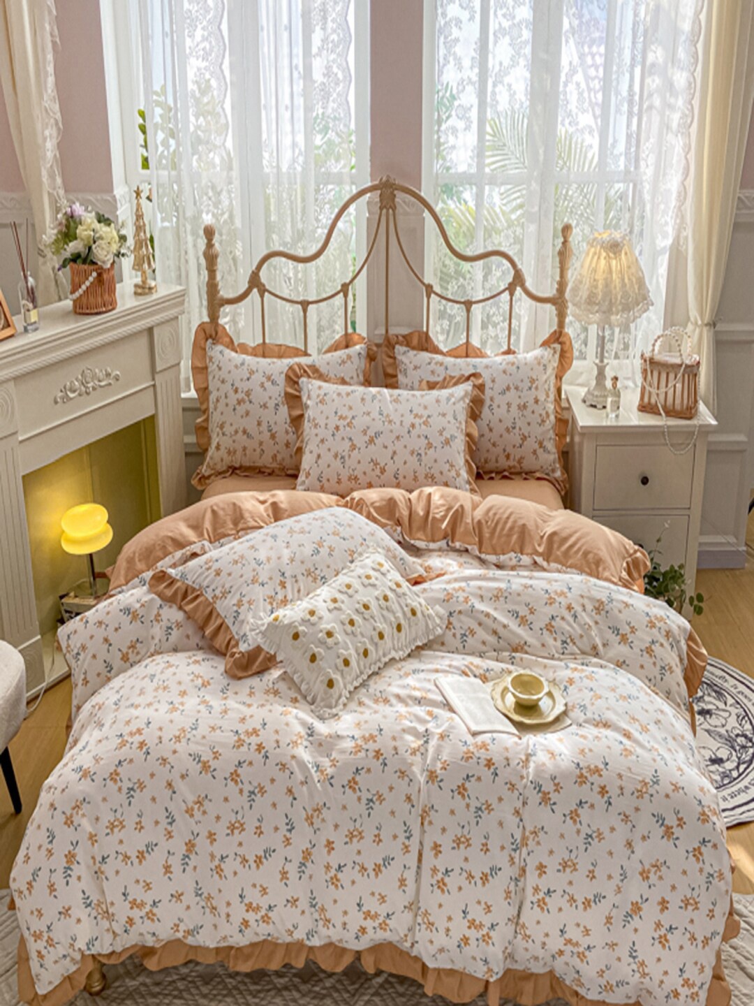 

JC HOME Khaki & White Floral Printed Double King Bedding Set