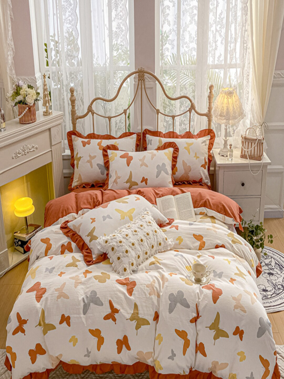 

JC HOME Orange Colored & White Printed Double Queen Bedding Set