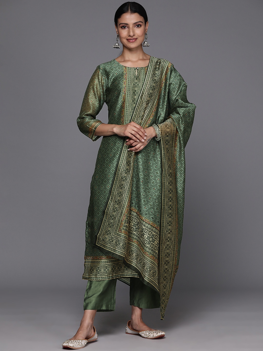 

Varanga Women Ethnic Motifs Printed Regular Chanderi Silk Kurta with Trousers & Dupatta, Green