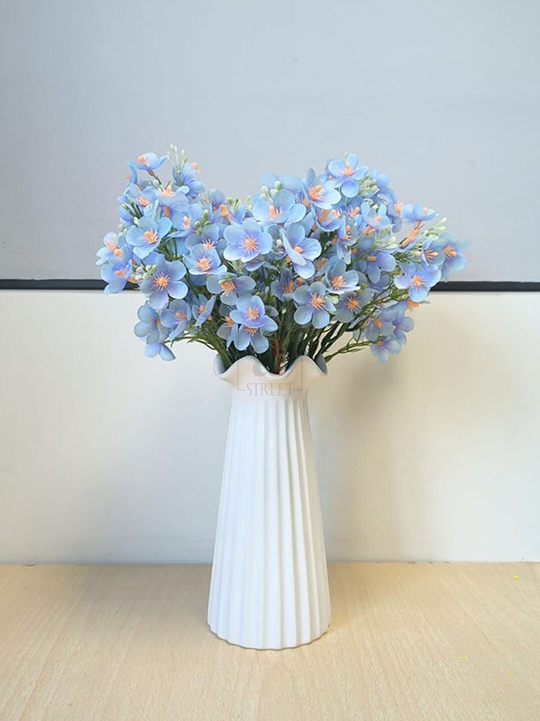 

Art Street Blue 2 Pieces Narcissus Flower Without Pot