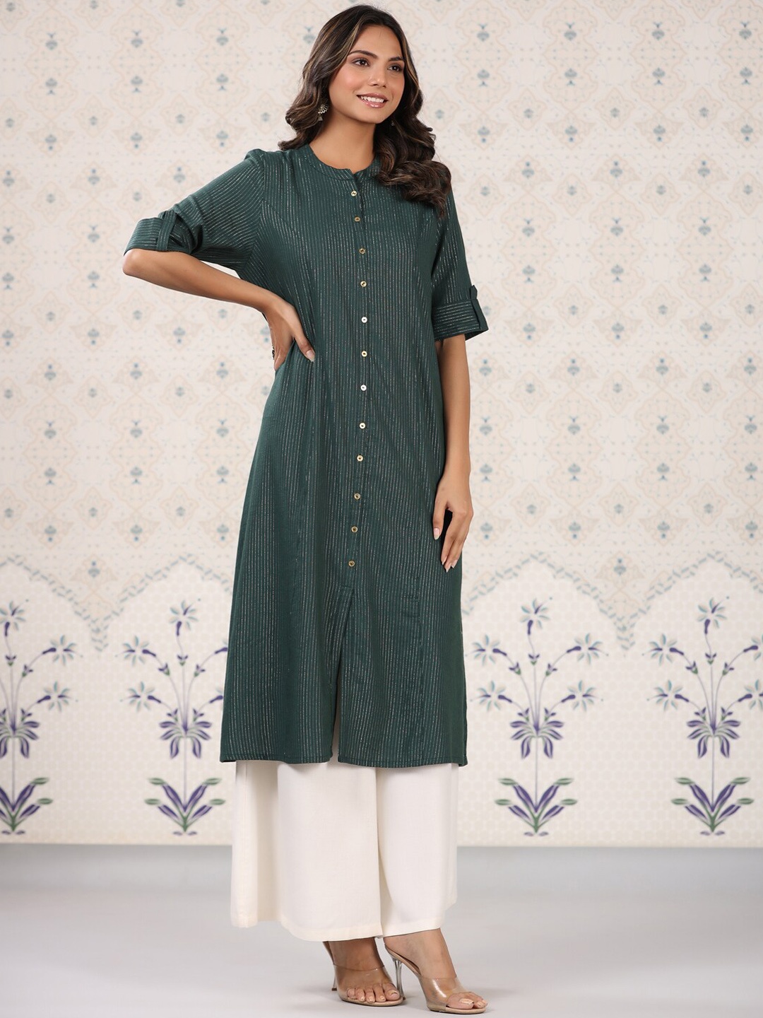 

Ode by House of Pataudi Striped Roll Up Sleeves Pure Cotton Kurta, Green