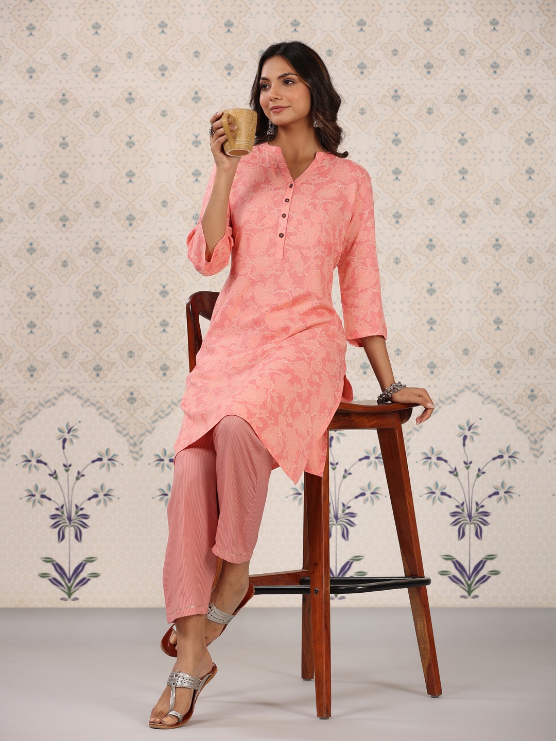 

Ode by House of Pataudi Coral & White Floral Printed Mandarin Collar Kurta With Palazzos
