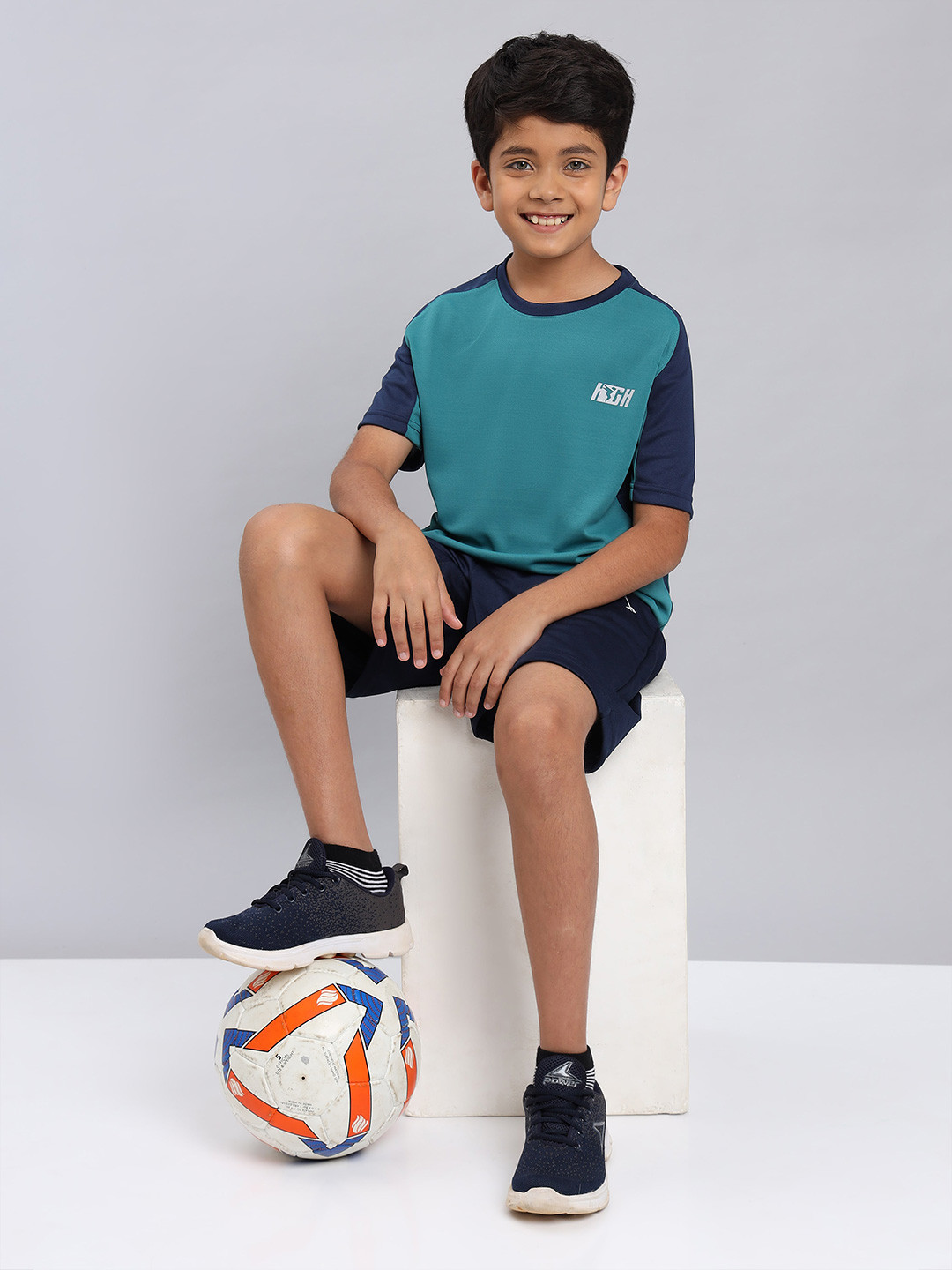 

Technosport Boys Colourblocked Antimicrobial Slim Fit Sports T-shirt, Teal