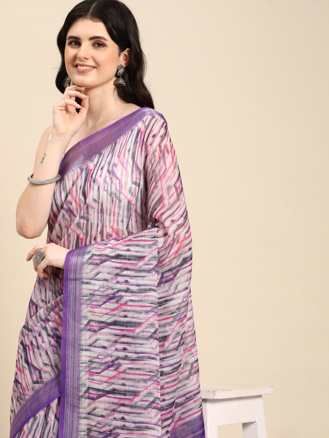 

Mitera Abstract Printed Pure Linen Saree, Purple