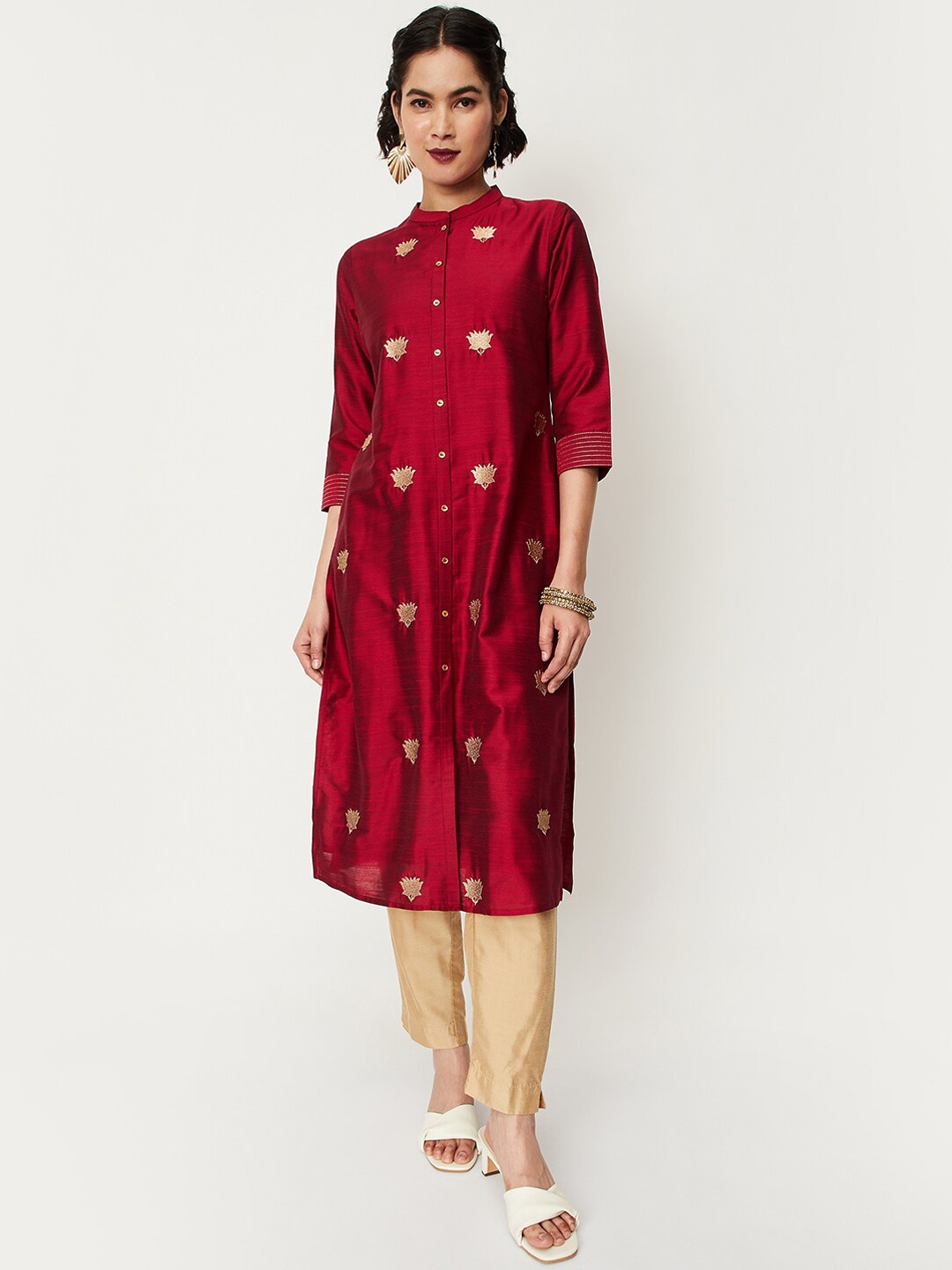 

max Floral Embroidered Thread Work Kurta, Red