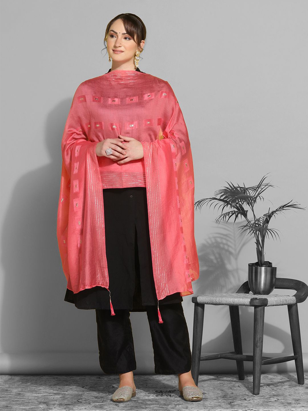 

Satrani Pink & Gold-Toned Woven Design Cotton Silk Dupatta