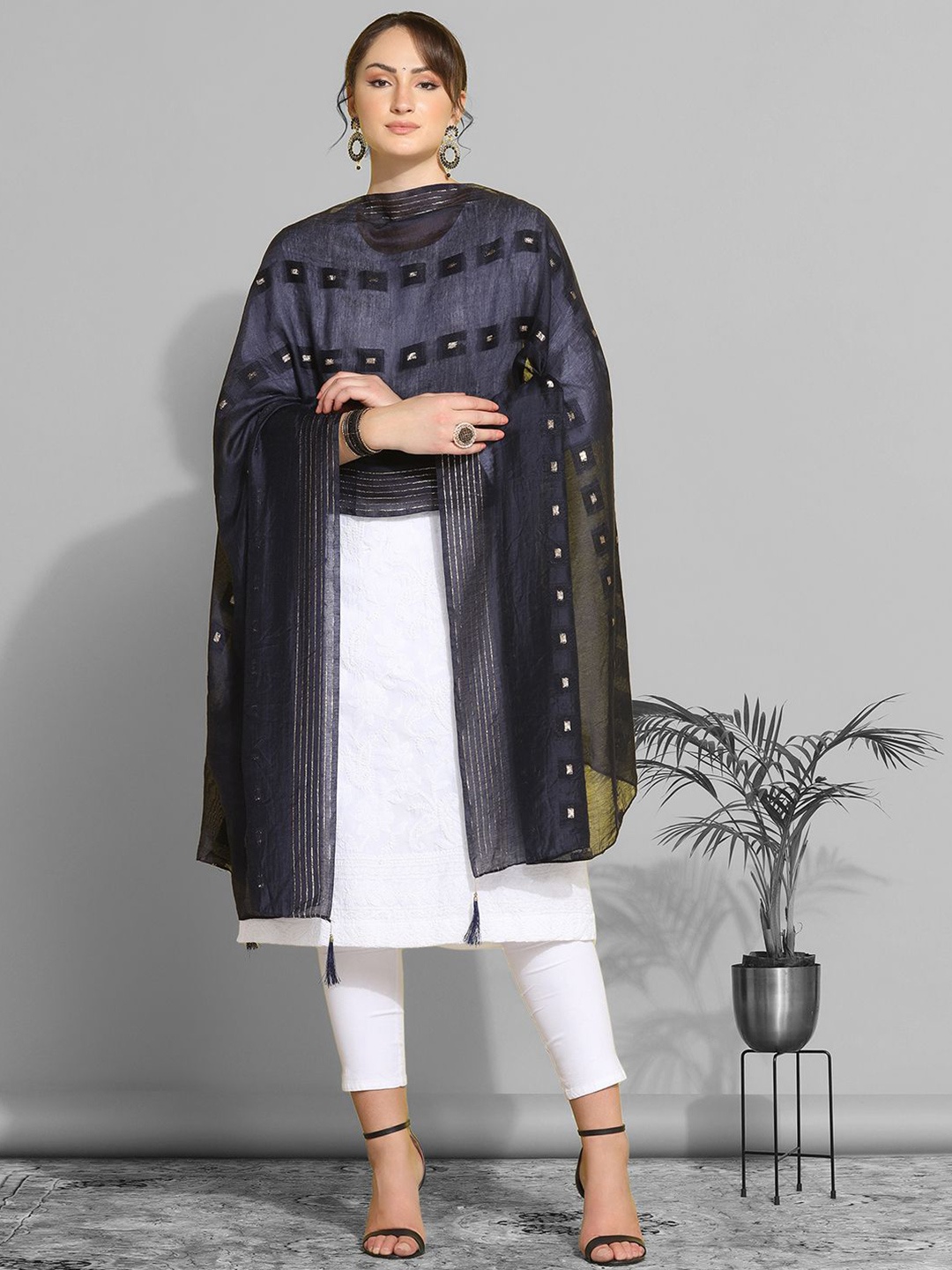

Satrani Blue & Gold-Toned Woven Design Cotton Silk Dupatta