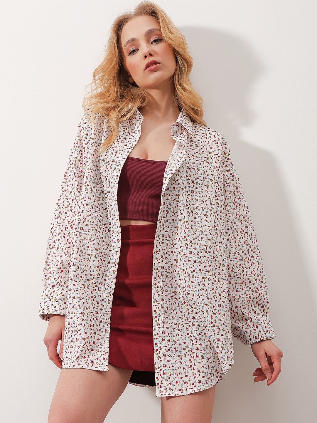 

Trend Alacati stili Floral Micro Ditsy Printed Casual Shirt, White