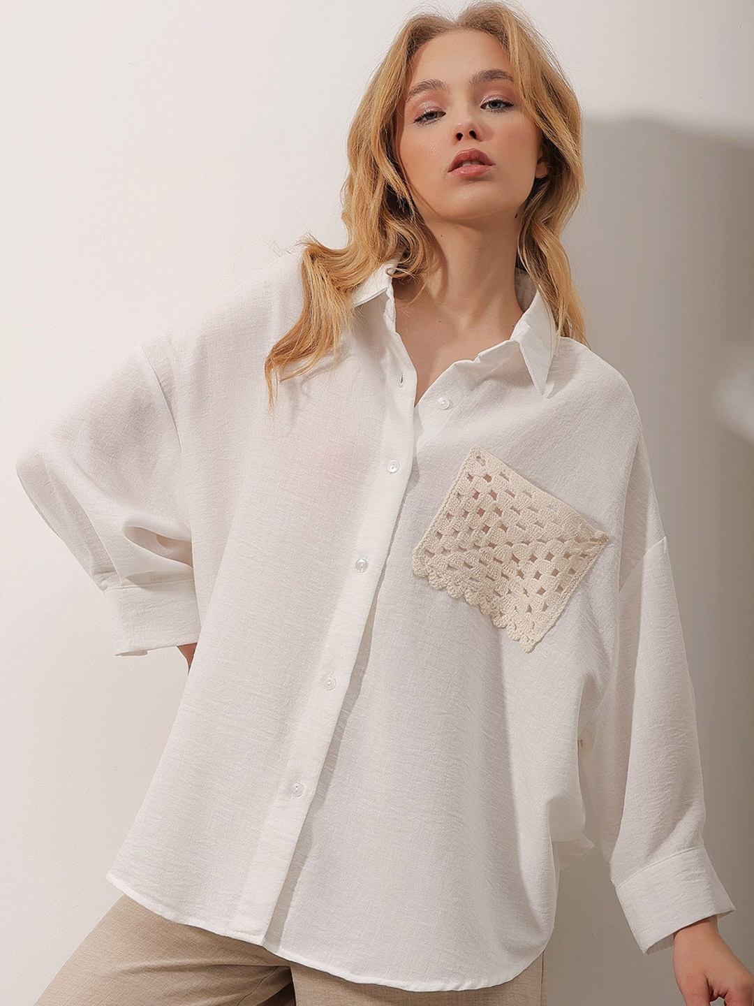 

Trend Alacati stili Spread Collar Drop-Shoulder Sleeves Casual Shirt, White
