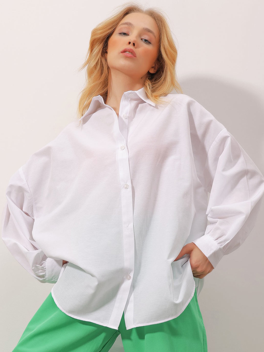 

Trend Alacati stili Drop-Shoulder Longline Casual Shirt, White
