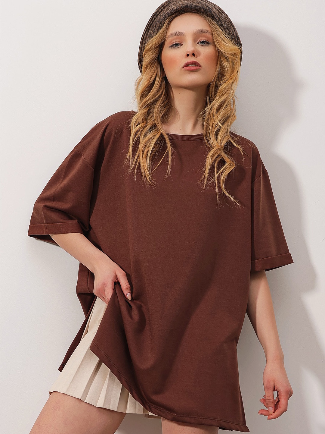 

Trend Alacati stili Round Neck Drop-Shoulder Sleeve T-shirt, Brown