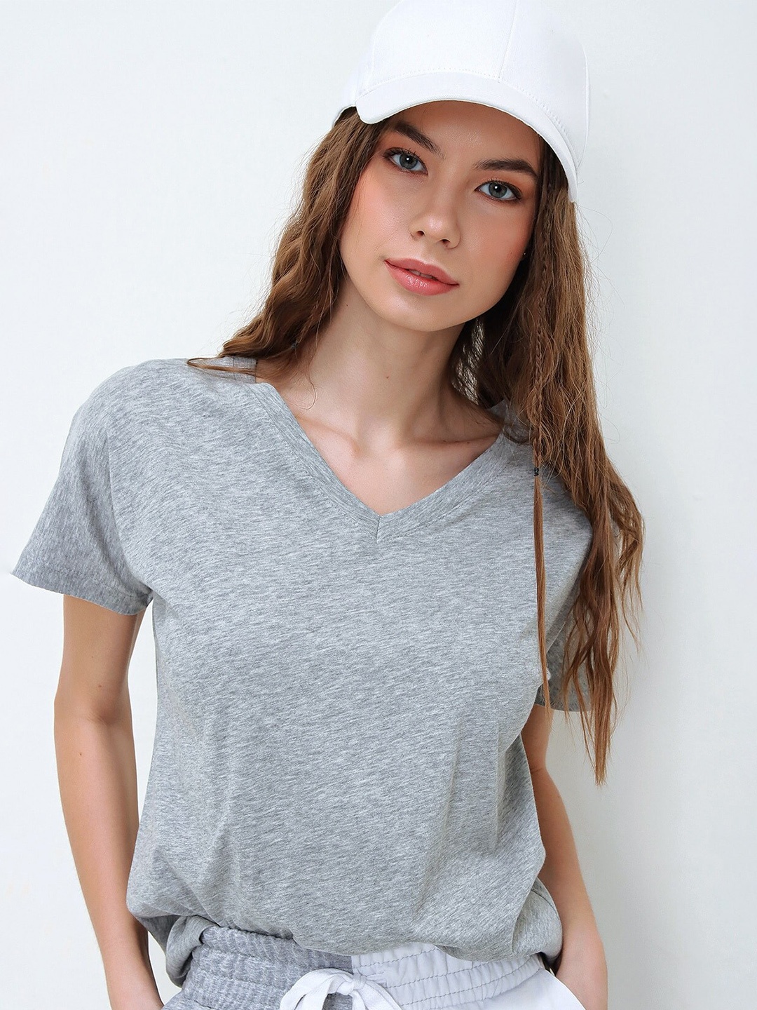 

Trend Alacati stili Half Sleeve V-Neck Cotton T-shirt, Grey melange
