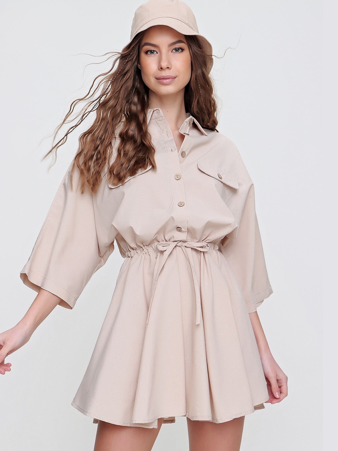 

Trend Alacati stili Flared Sleeve Fit & Flare Mini Dress, Na