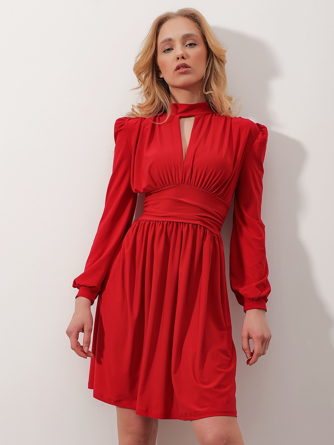 

Trend Alacati stili Puff Sleeves Empire Dress, Na