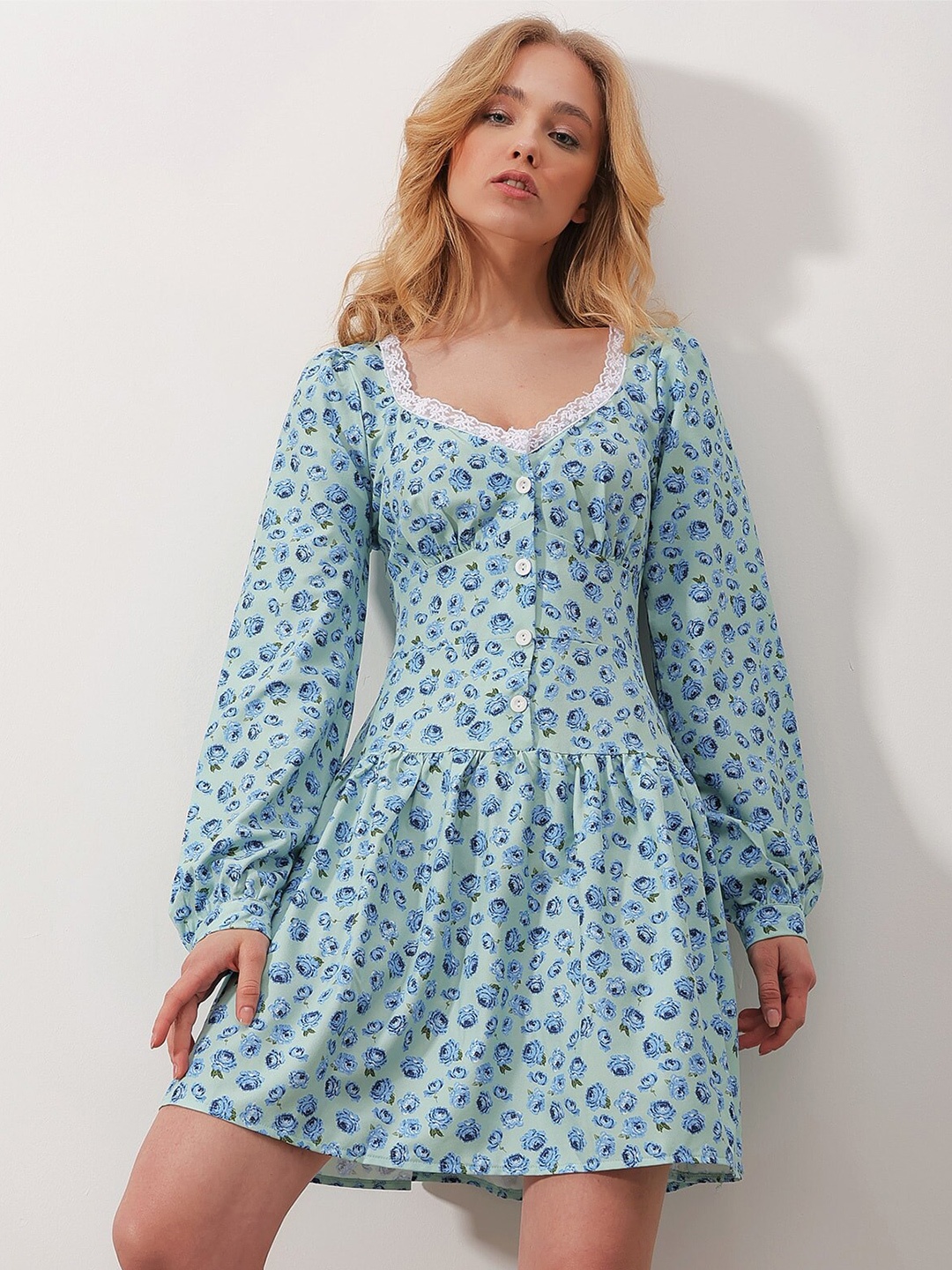 

Trend Alacati stili Floral Printed Cuffed Sleeves Lace-Inserts Empire Dress, Blue