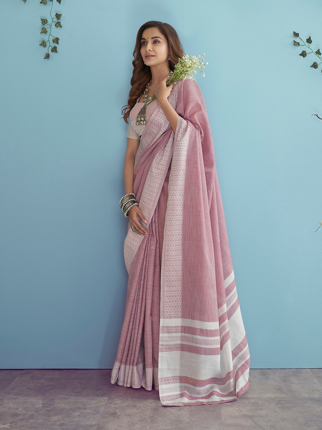 

Mitera Pink & White Solid Zari Linen Blend Saree