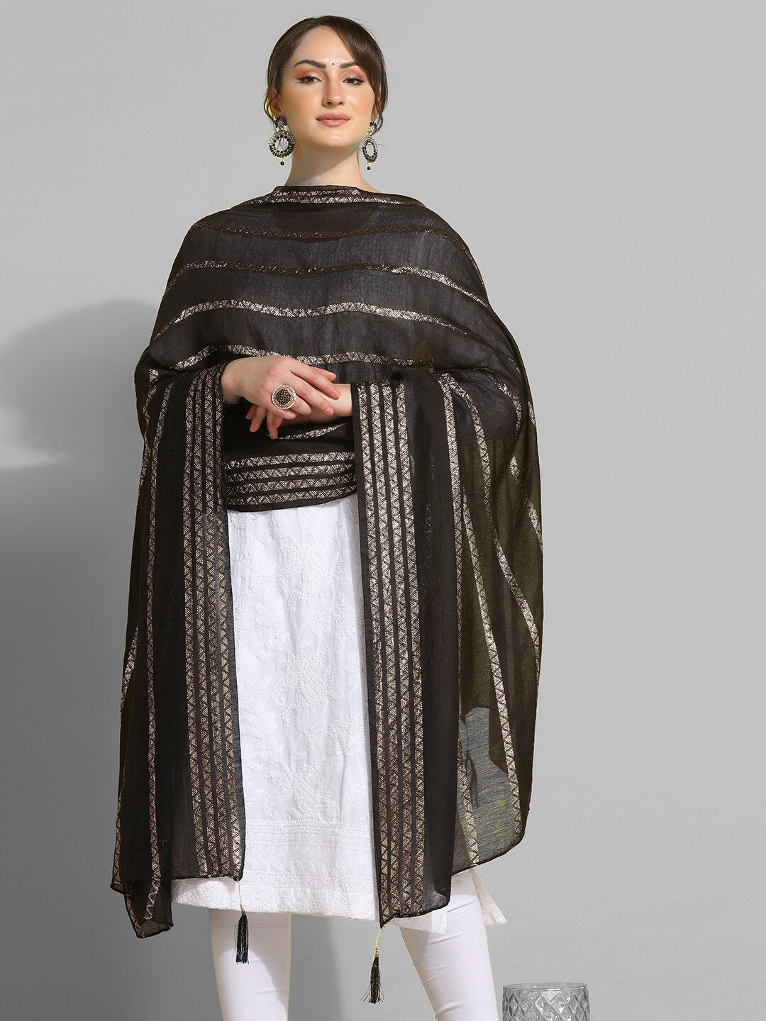 

Satrani Black & Gold-Toned Woven Design Cotton Silk Dupatta