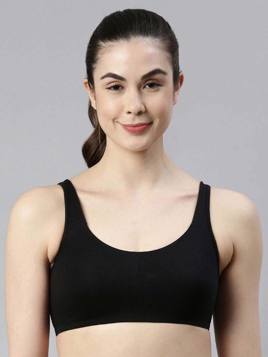 

COLOR CAPITAL Full Coverage Anti-Microbial Seamless Sports Bra, Black