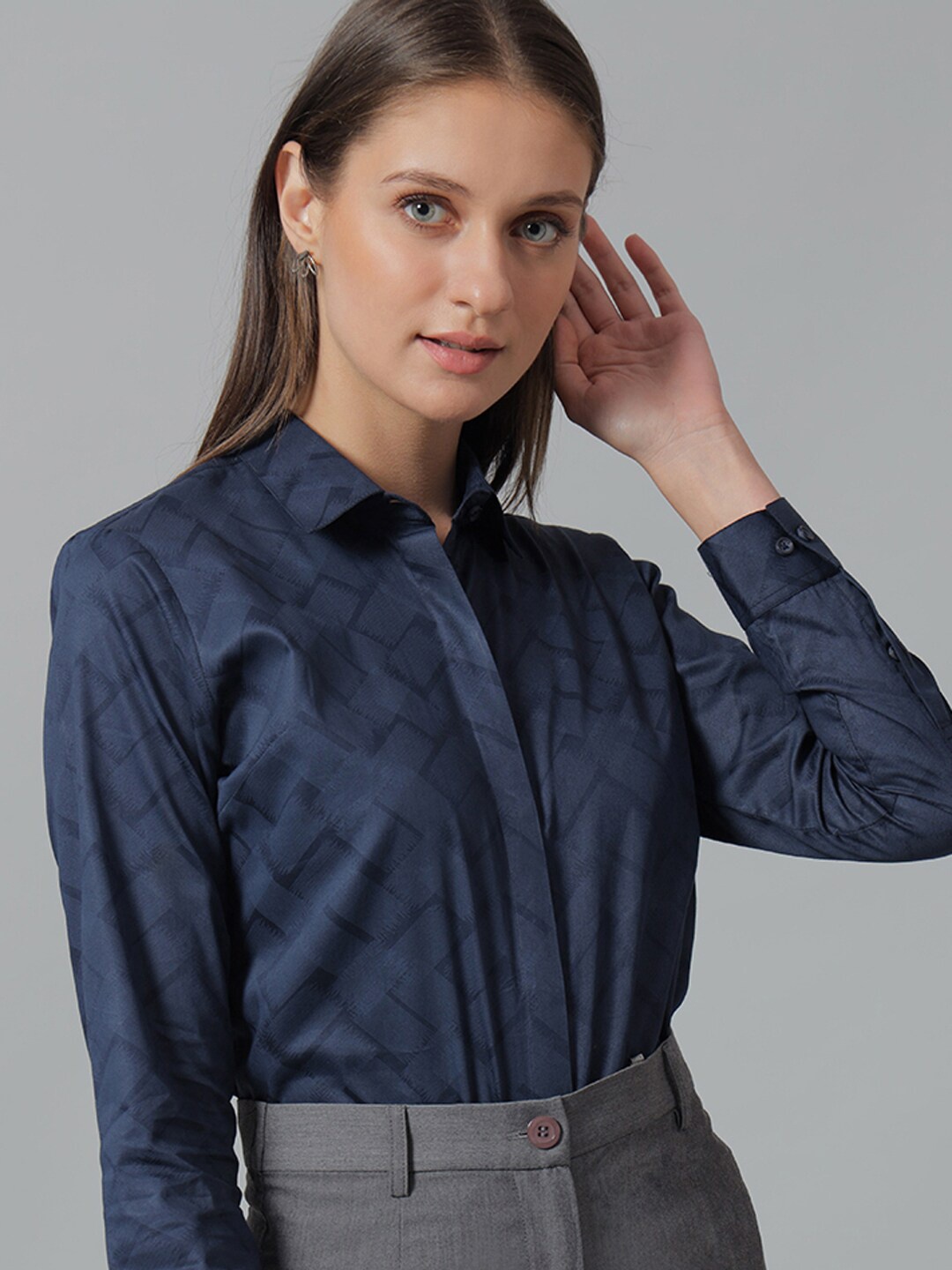 

Hancock Geometric Printed Regular Fit Cotton Satin Formal Shirt, Navy blue