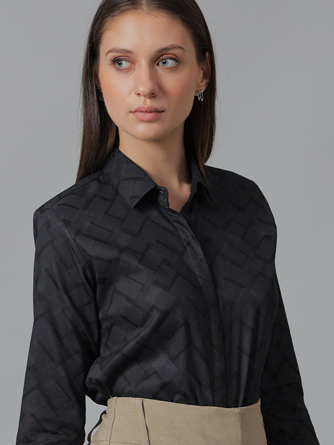 

Hancock Geometric Printed Regular Fit Cotton Satin Formal Shirt, Black