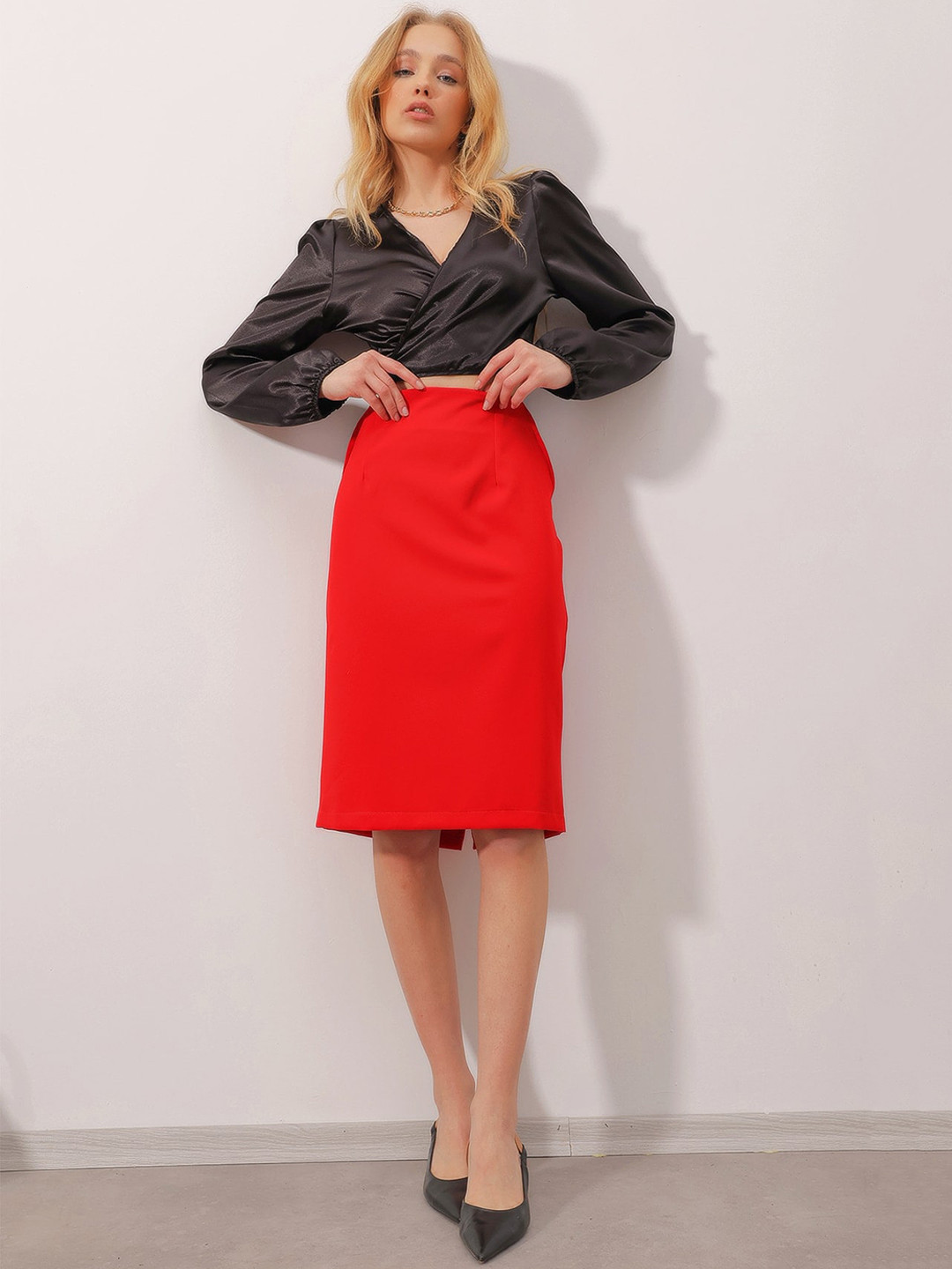 

Trend Alacati stili Women Straight Knee Lenght Skirt, Red