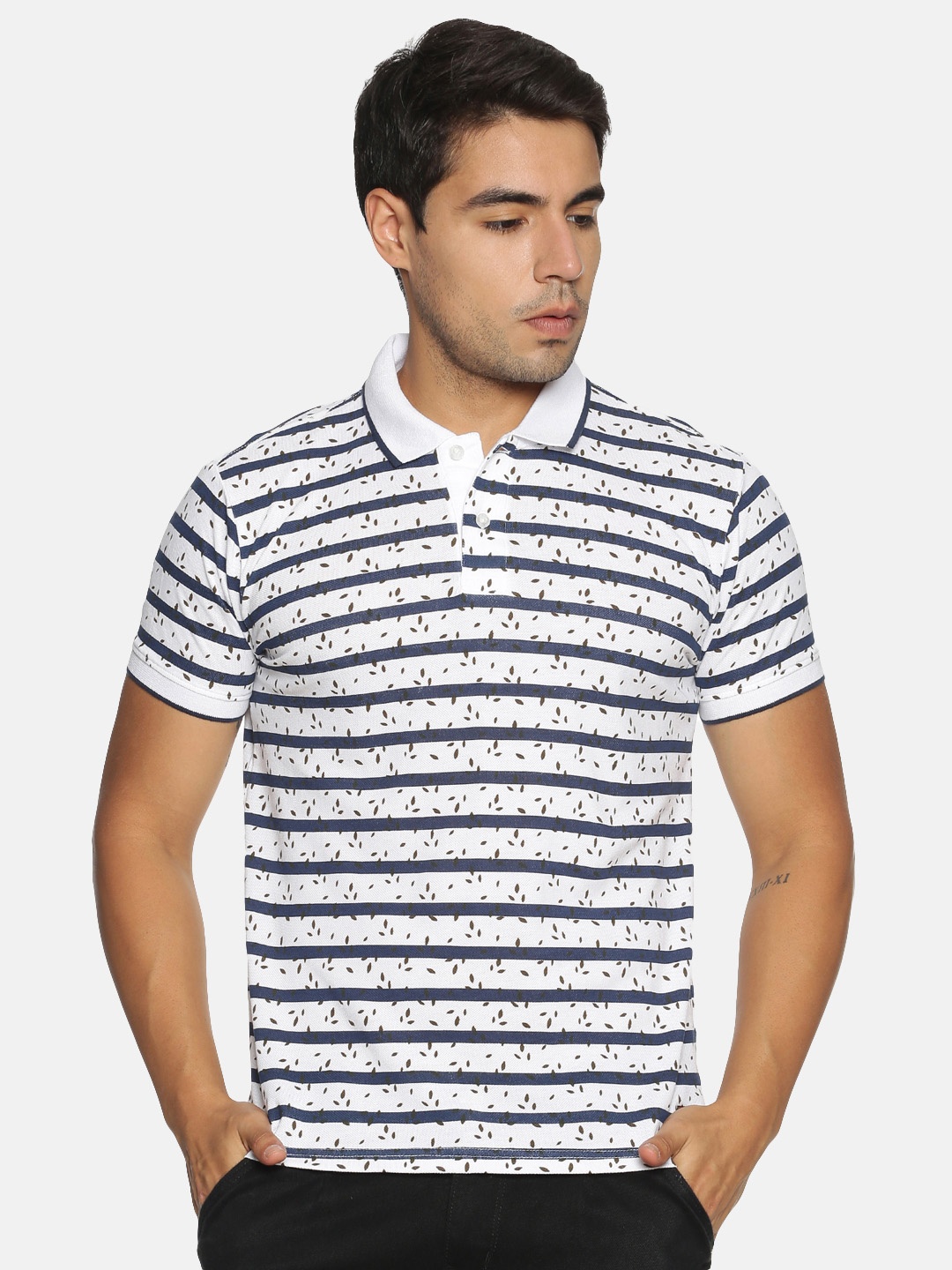

Steenbok Men White Striped Polo Collar Pockets T-shirt