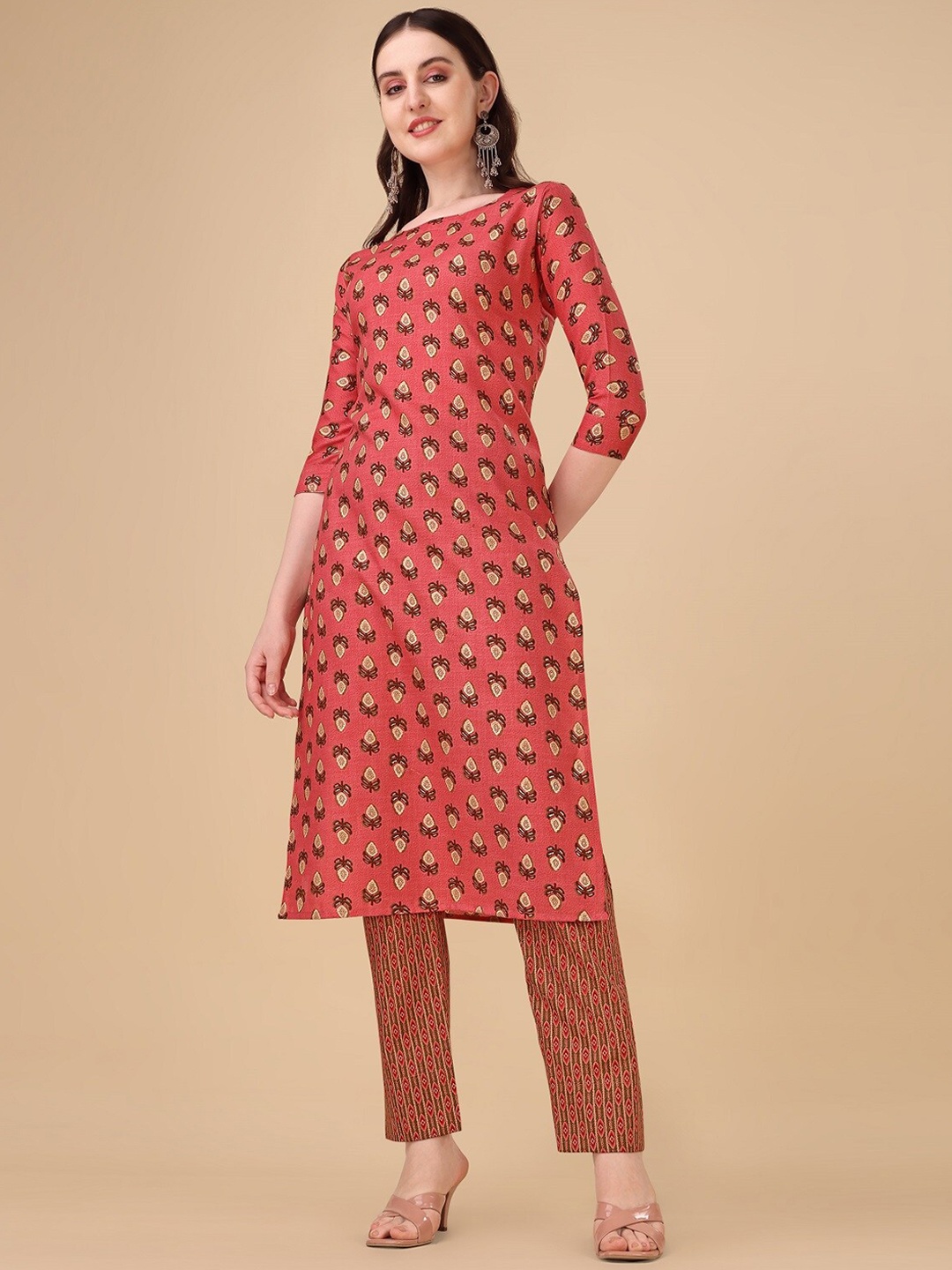 

YOYO Fashion Boat Neck Ethnic Motifs Printed Kurta with Trousers, Coral