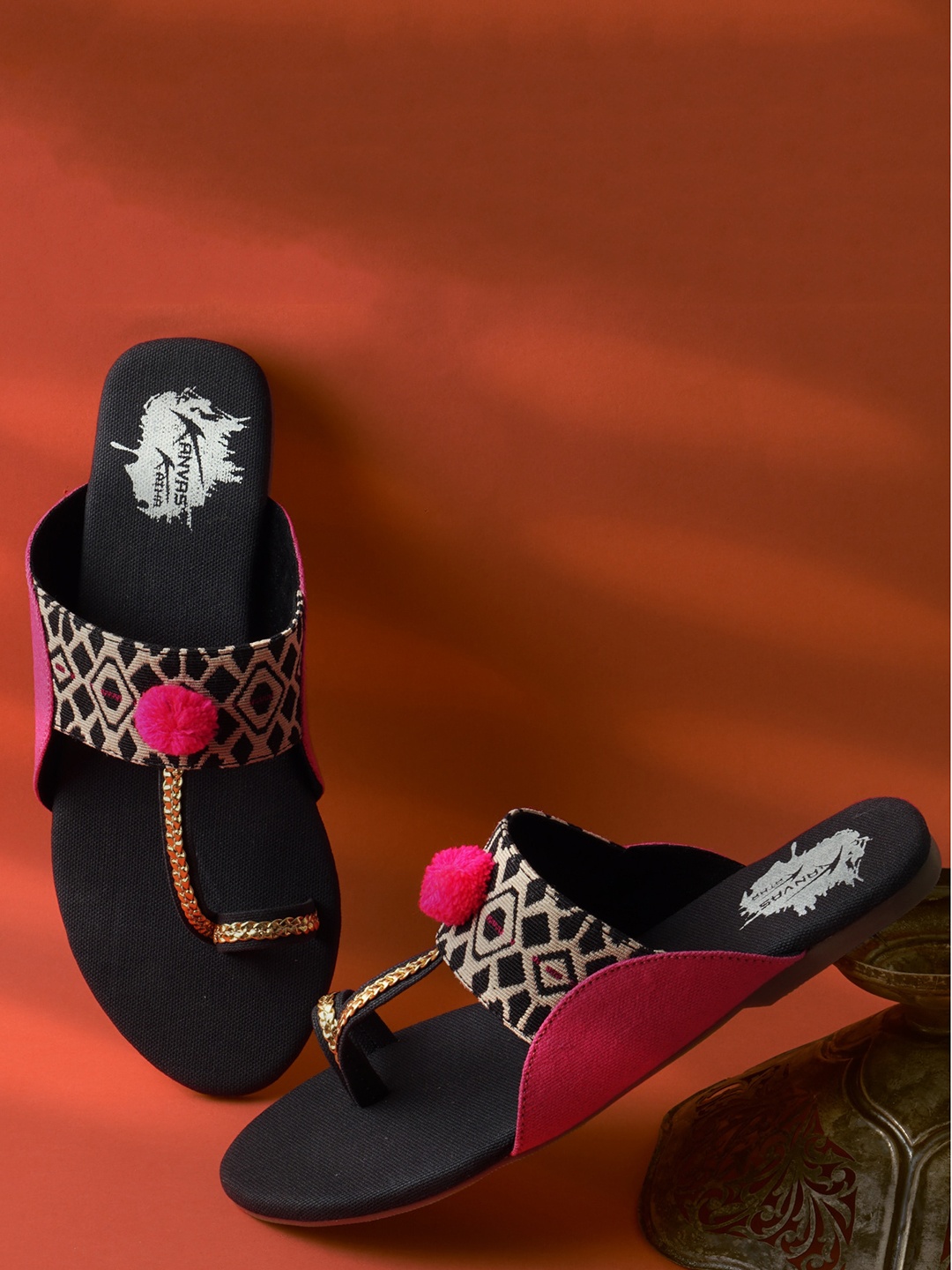 

Kanvas Katha Embellished Kolhapuri One Toe Flats, Black