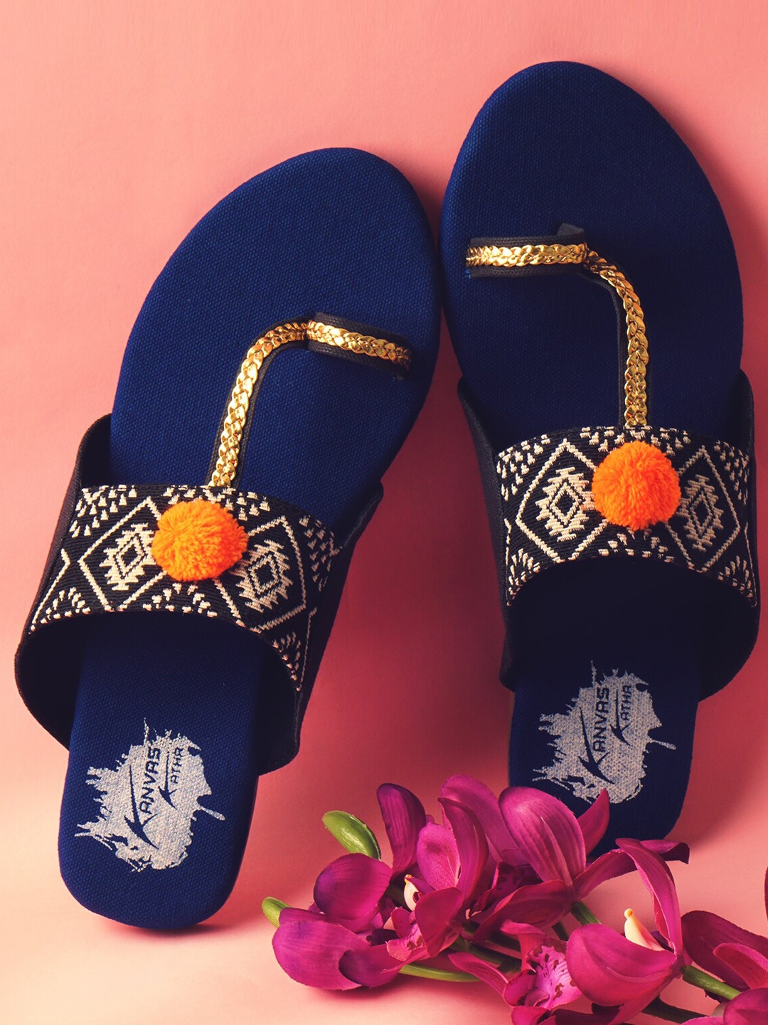 

Kanvas Katha Embellished Kolhapuri One Toe Flats, Blue