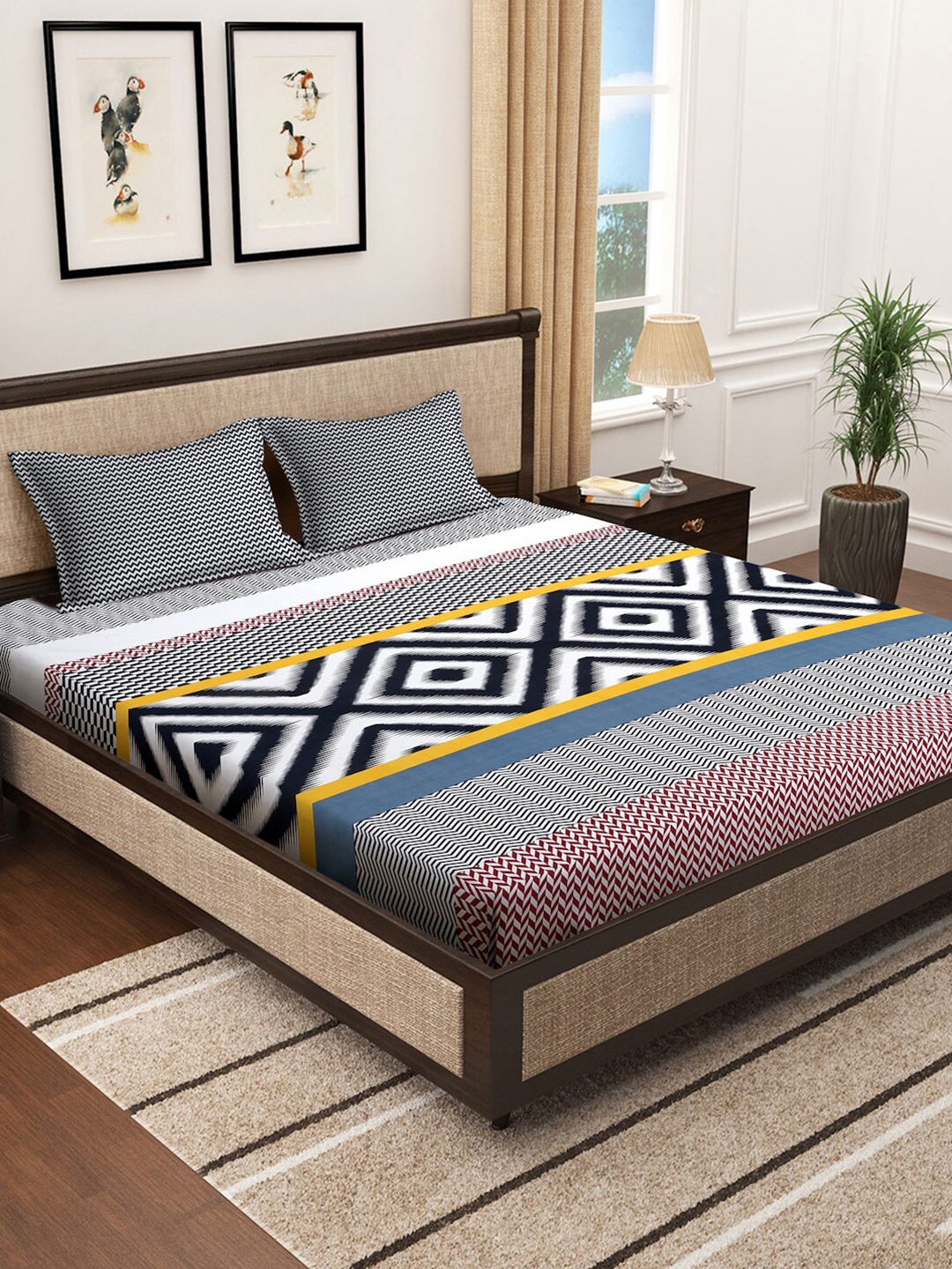 

KLOTTHE Black & White Printed 144 TC Fitted King Bedsheet & 2 Pillow Covers