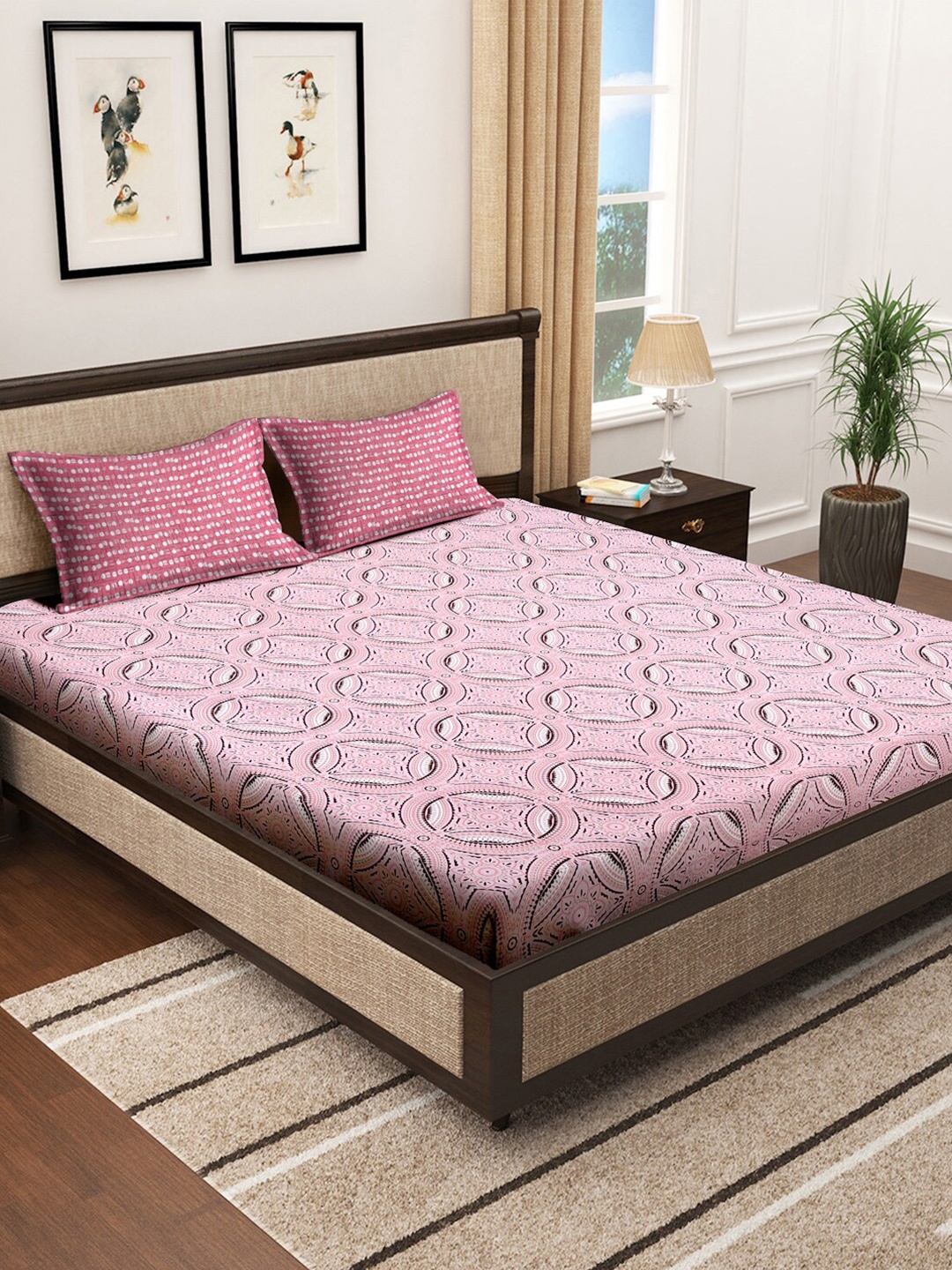 

KLOTTHE Pink & Maroon Printed 300TC Fitted Super King Bedsheet With Pillow Cover