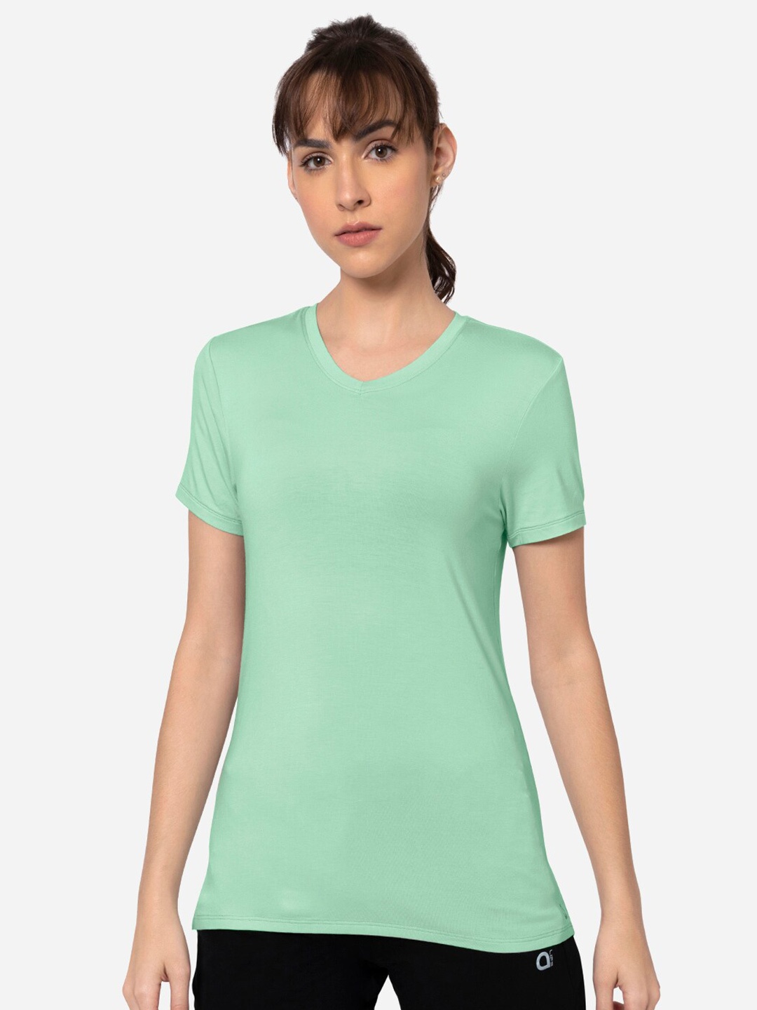 

Amante Solid V-Neck Energize Active T-Shirt, Green