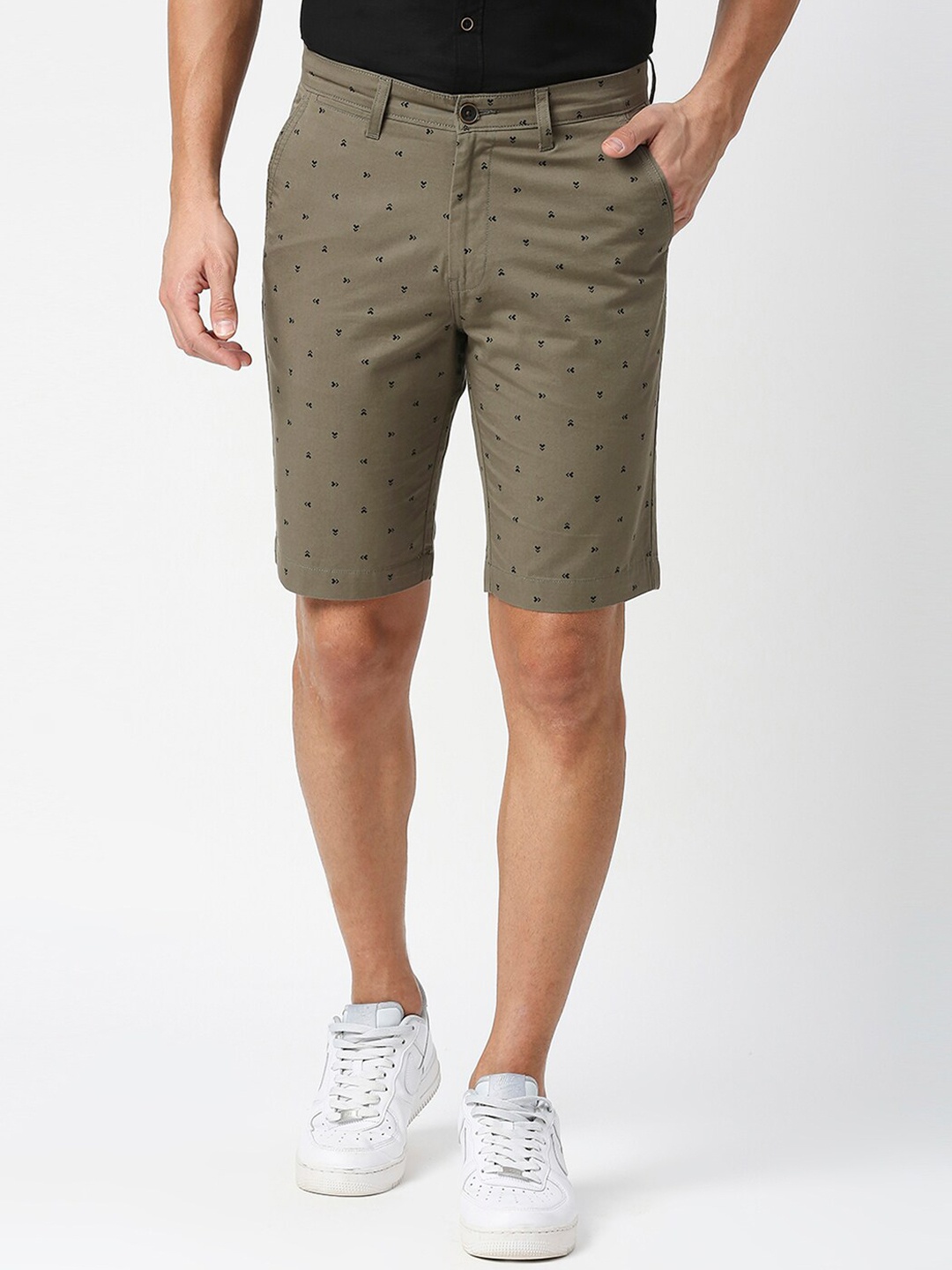 

DRAGON HILL Men Mid-Rise Geometric Printed Slim Fit Chino Shorts, Green