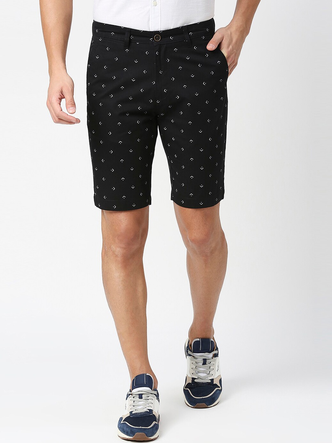 

DRAGON HILL Men Mid-Rise Geometric Printed Slim Fit Chino Shorts, Black