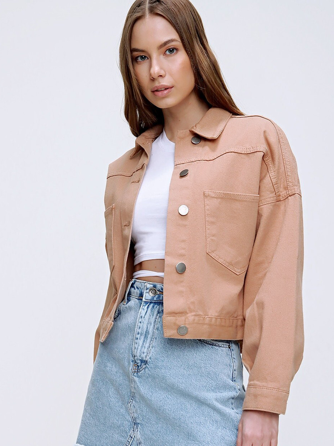 

Trend Alacati stili Shirt Collar Cotton Fashion Denim Jacket, Beige
