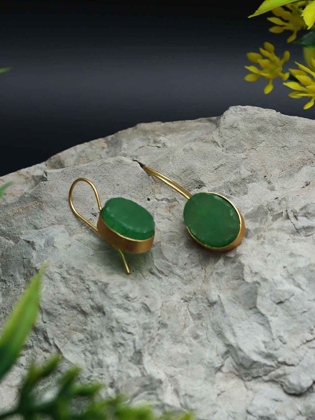 

Ozanoo Gold-Plated Contemporary Drop Earrings