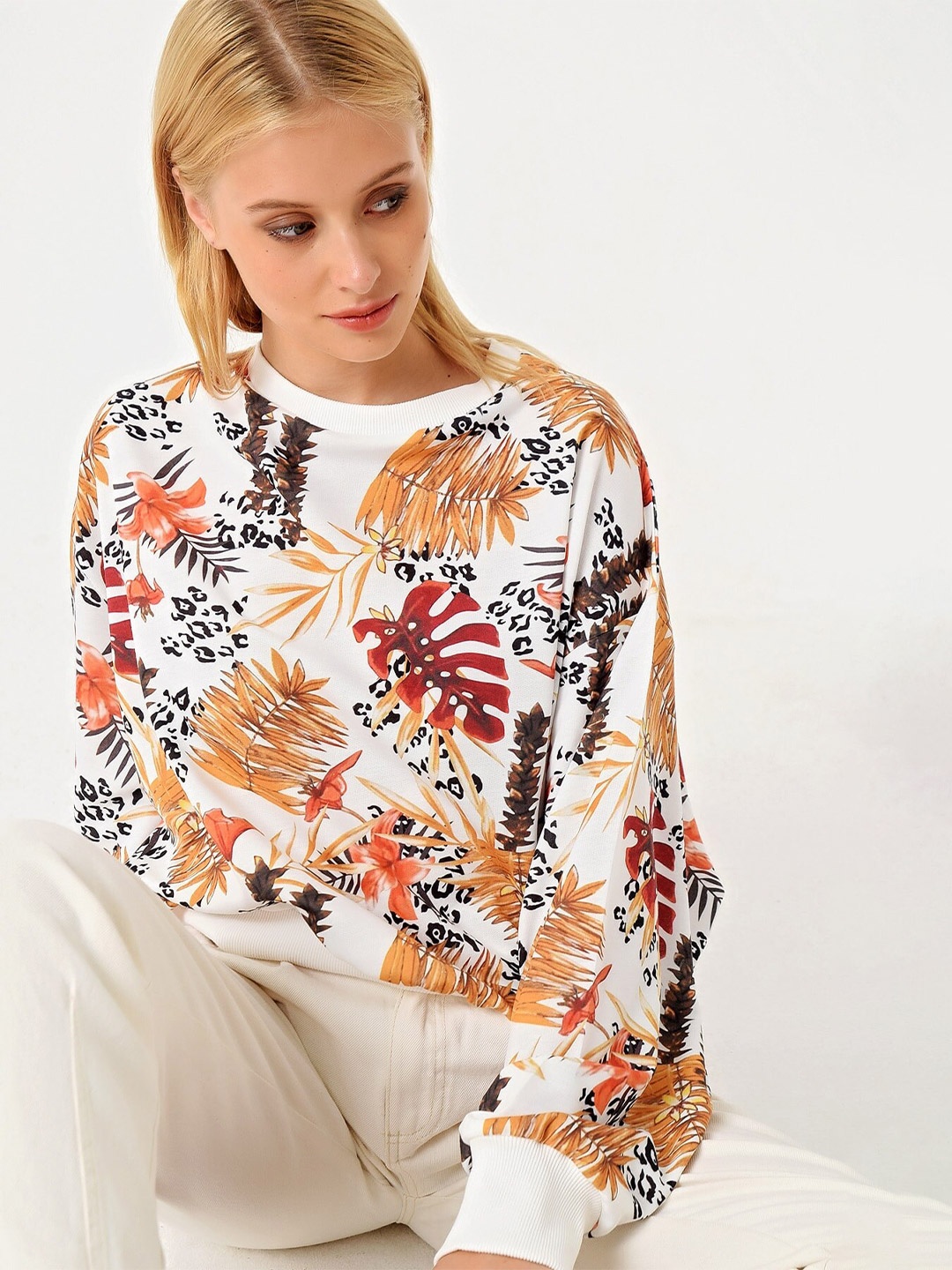 

Trend Alacati stili Round Neck Floral Printed Pullover Sweatshirt, White