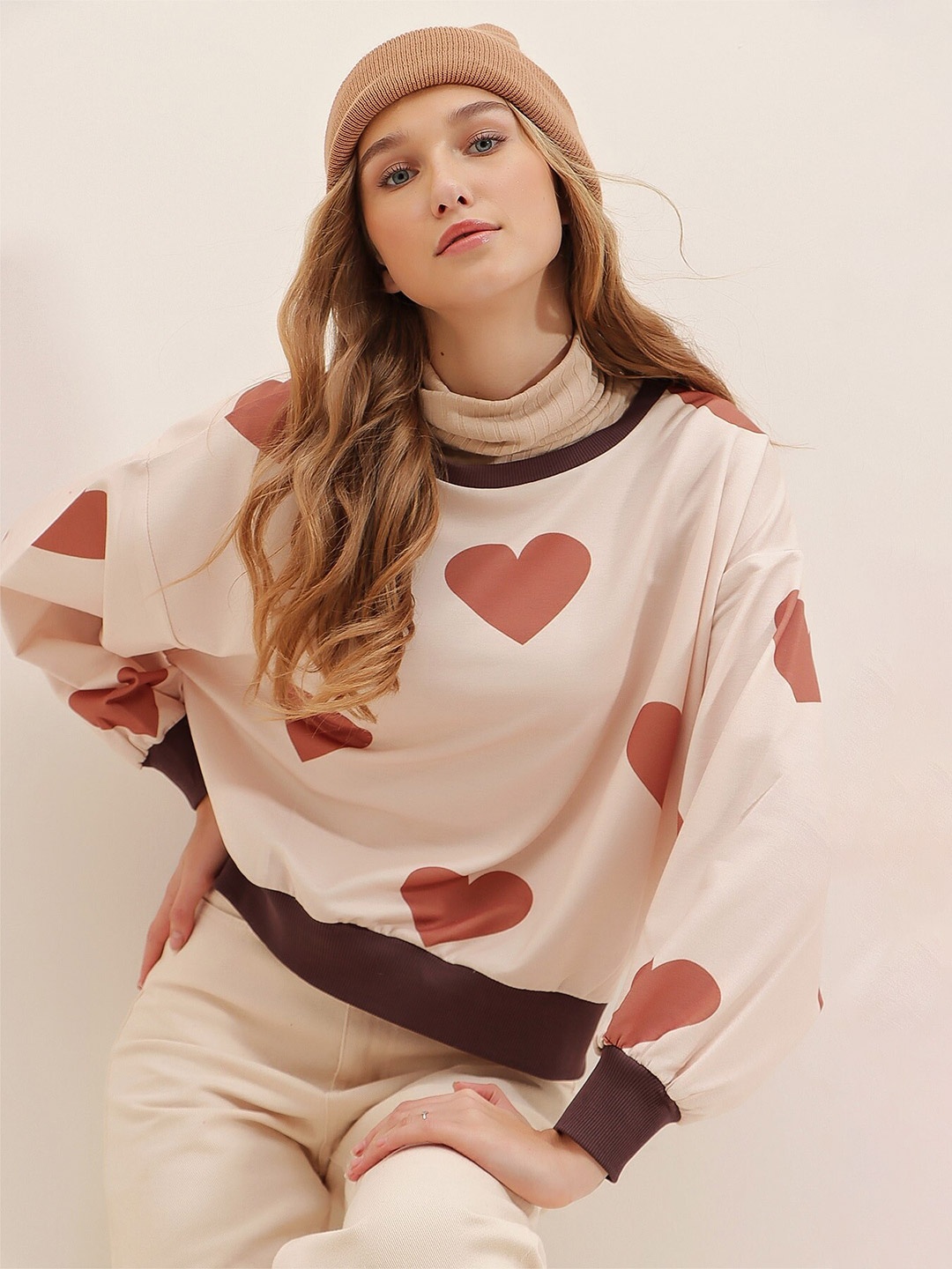 

Trend Alacati stili Conversational Printed Pullover Sweatshirt, Beige