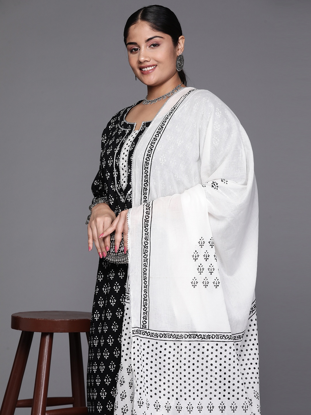 

EXTRA LOVE BY LIBAS Printed Gotta Patti Pure Cotton Kurta with Palazzos & Dupatta, Black